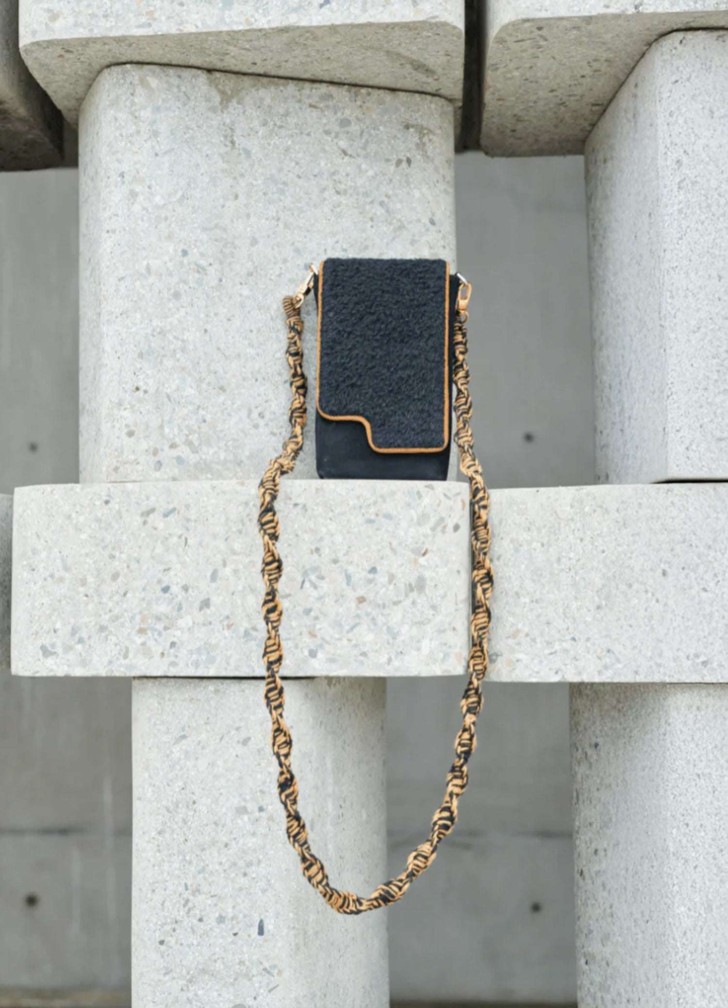 The Culture Bag Black Camel