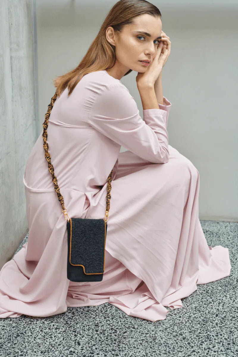 The Culture Bag Black Camel